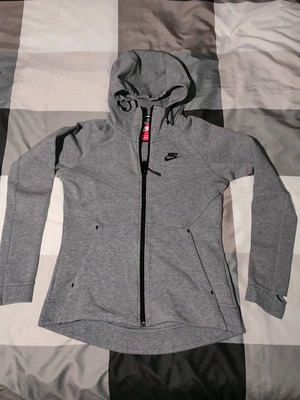 Nike gray jacket like new with hood and pockets