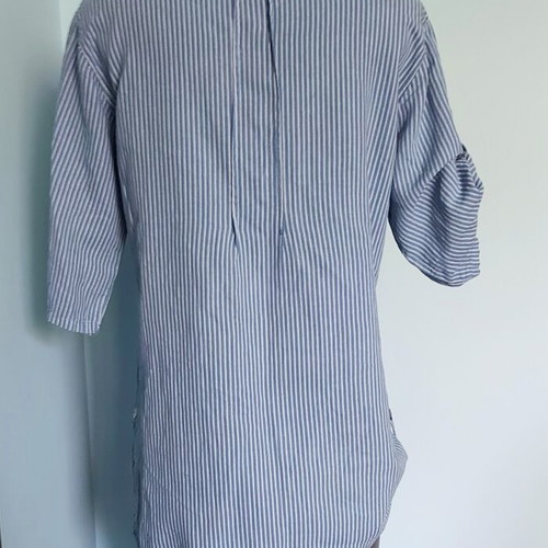Italian linen tunic with cotton lace and abalone buttons