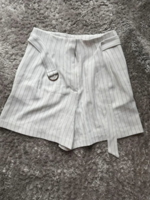 Pink Woman shorts like new with belt, size S 36 8, white