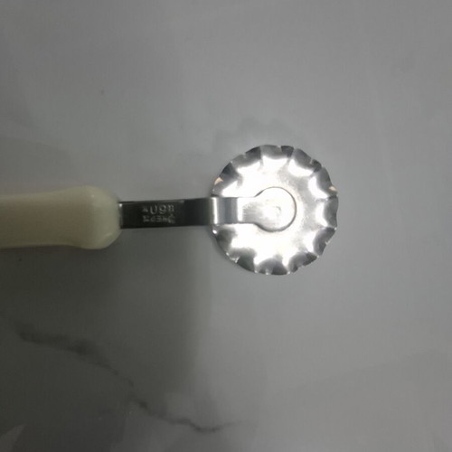 Metal Dough Cutter Wheel with Wavy Blade and Plastic Handle like new