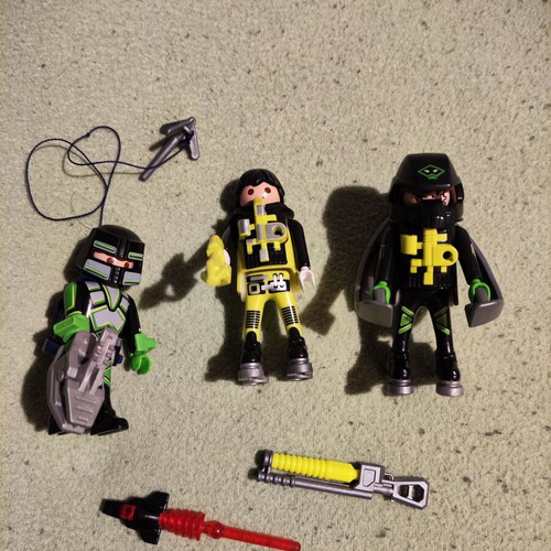 Playmobil astronauts set like new, 3 pieces with equipment