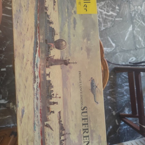 Heller Frégate Lance-Engins Suffren model kit 1/400 L861, vintage