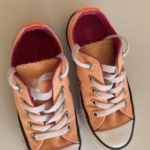 Converse All Star kids sneakers size 27 like new, peach color