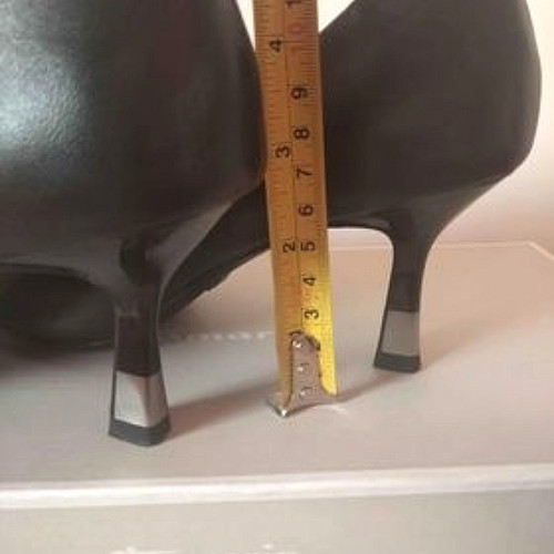 Tamaris leather pumps size 37 black like new with low heel