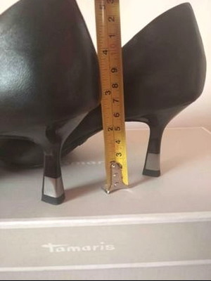 Tamaris leather pumps size 37 black like new with low heel