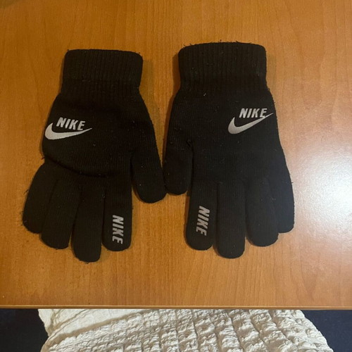 Mallina Nike gloves black medium new