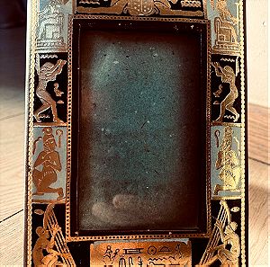 Παλιά αιγυπτιακή δερμάτινη κορνιζα