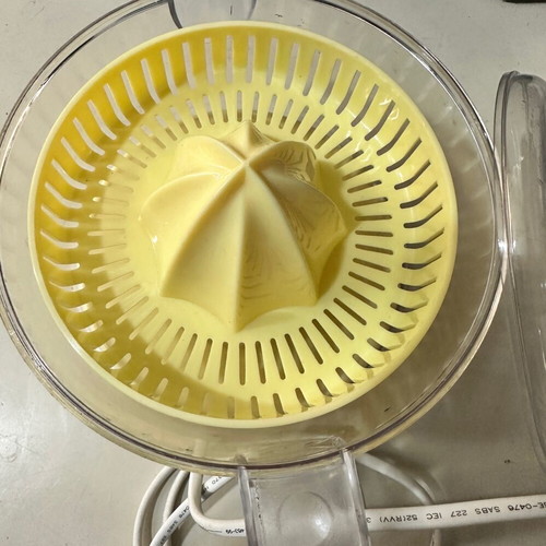 Electric citrus juicer like new, 500ml capacity