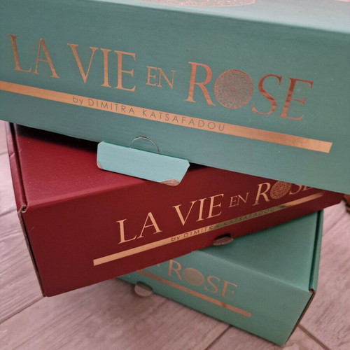 La vie en rose boxes like new, pack of 3