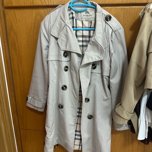 Burberry Coat like new, beige, size M fits small