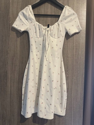 White floral dress H&M new, XS, low shoulder, Italian style