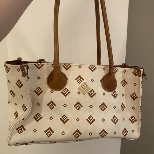 Lovely Liv Signature Shoulder Bag like new, cream with camel pattern