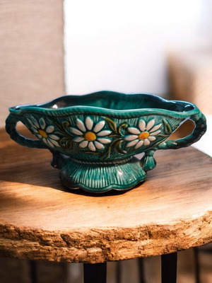Porcelain fontaniera collectible like new