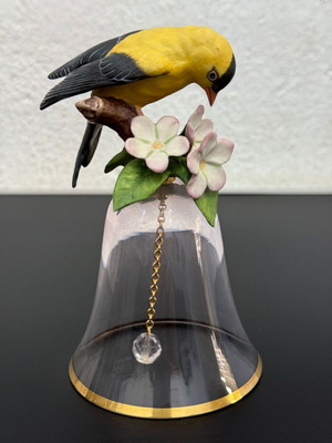 Franklin Mint 8093 crystal bell like new with porcelain bird