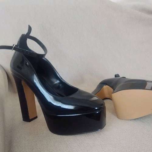 Shein black pumps like new, size 39 with thick platform