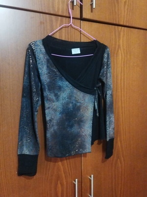 Blouse size S like new, black and gold