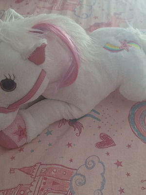Lica Bella plush unicorn used with music and light