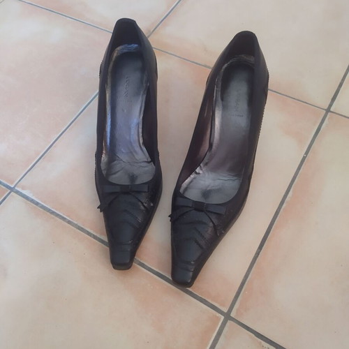 Logan black pumps size 39 used with minor defects