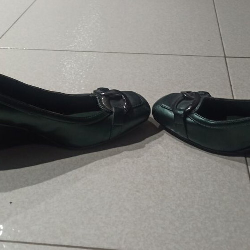 Green platform shoes used No 38 with metal buckle and 8cm heel