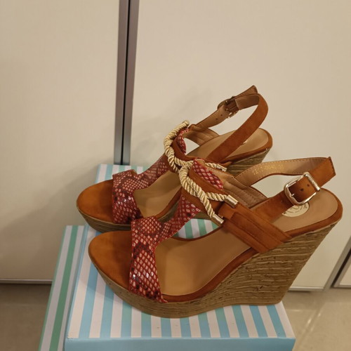 Axel platform sandals new, size 38, red