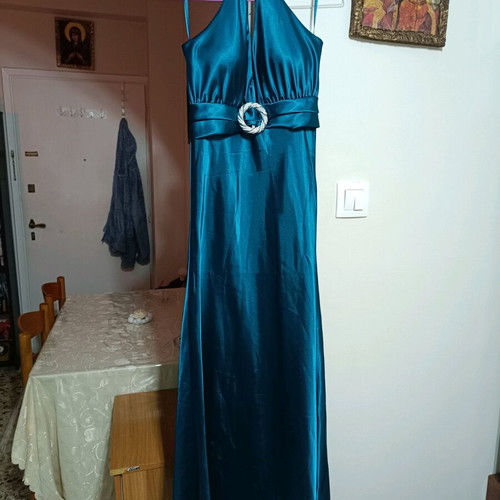 Satin dress like new in emerald color, size medium-large