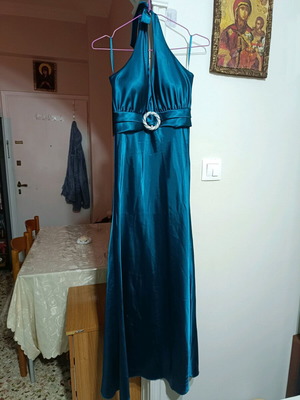 Satin dress like new in emerald color, size medium-large