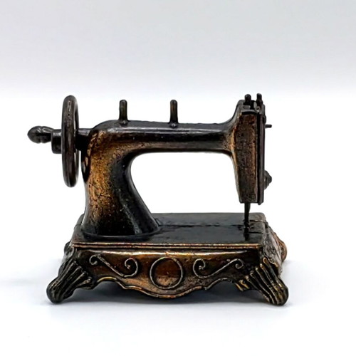 Vintage Diecast Sewing Machine Pencil Sharpener new in original box