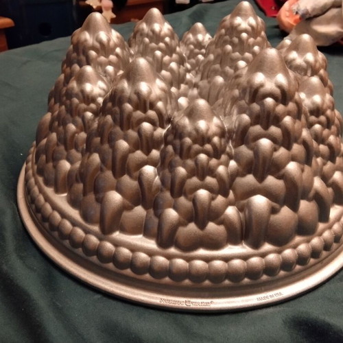 Holiday Tree Cake Pan Nordic Ware new