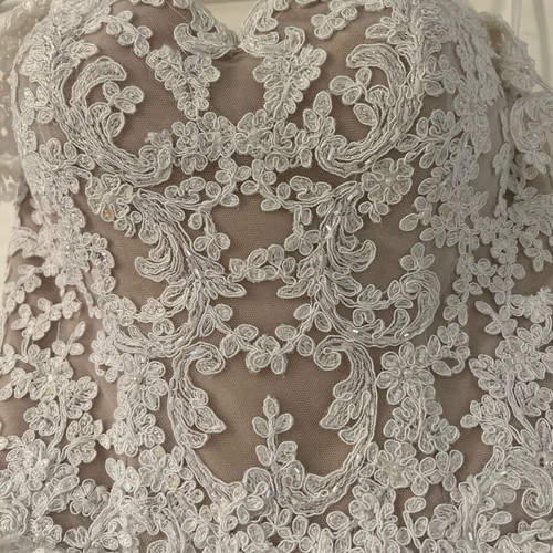 Wedding dress with veil like new, French lace, size S