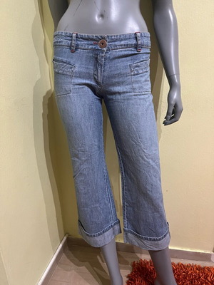 Positivo Capri jeans size S like new, light color with red details