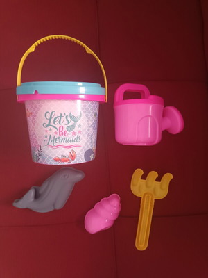 Beach bucket set like new with watering can and sand molds for girls