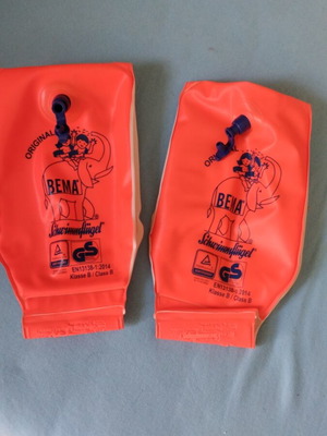 Children's armbands like new with safety valves