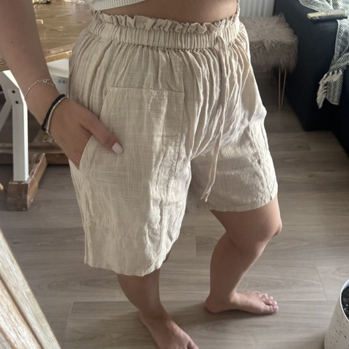 Bermuda shorts like new, beige with elastic and pockets
