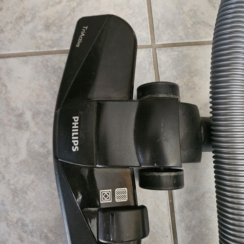 Philips PowerPro Compact FC9331/09 vacuum cleaner used, 750w