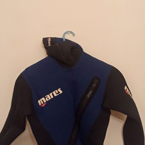 Mares diving suit medium with weights and belt like new