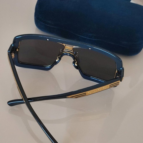Gucci GG0900S Flat Top Mask Sunglasses with Logo, like new