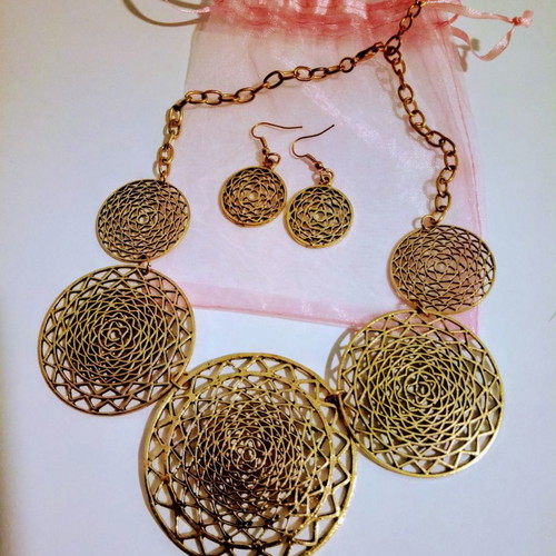 Statement necklace with earrings used, matte gold color