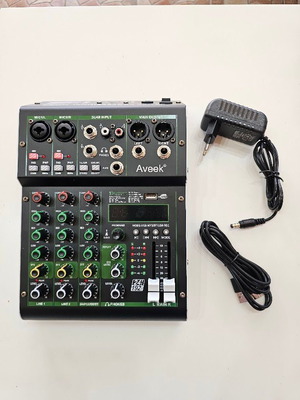 Aveek F4 4-καναλικός μίκτης ήχου με Bluetooth, USB, 99 DSP εφέ, 48V Phantom Power