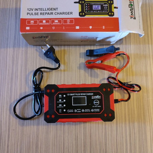 Car battery charger 12V 6A new with power cord