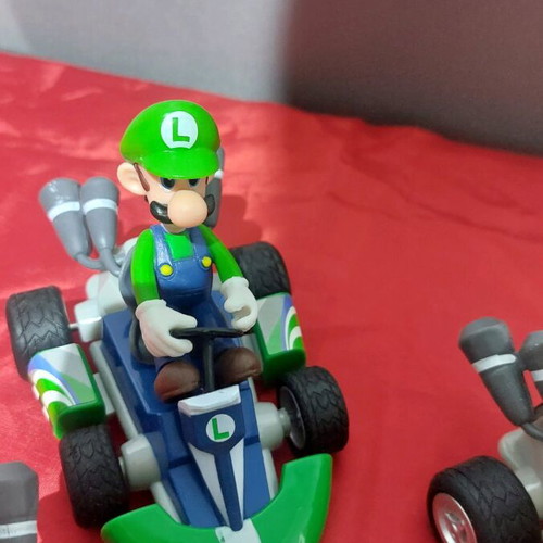 Super Mario Go-Karts pack of 4 figures like new