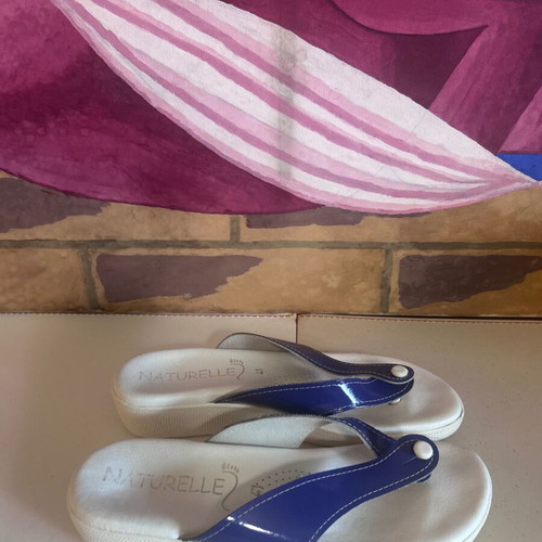 Naturelle Anatomical Flip Flop Sandals Size 41 Like New White Mauve