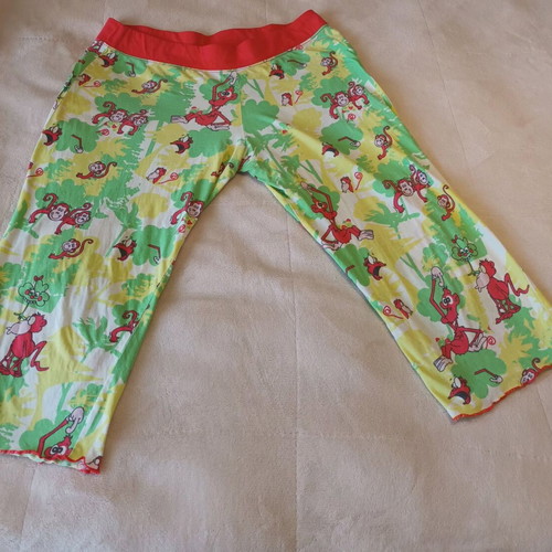 Vamp women's pajamas size M, cotton, like new, capri set