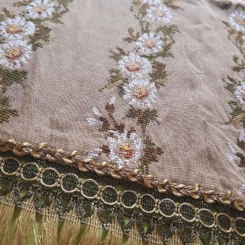 Table runner used 100x34 cm in excellent condition