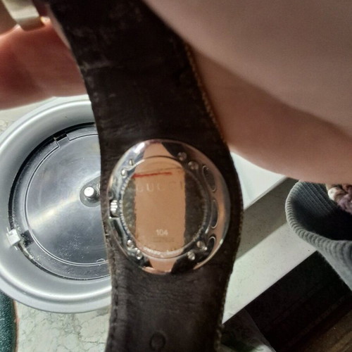 Gucci watch like new authentic