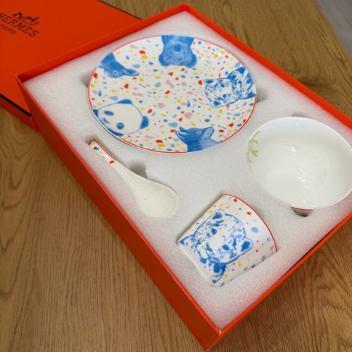 Hermes kids dining set new, 5 pieces, porcelain