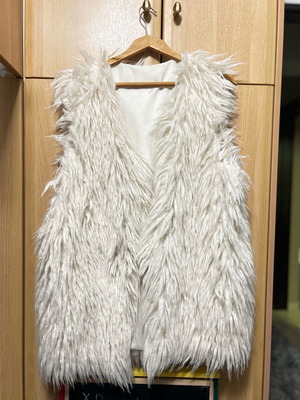 Warm sleeveless fur vest like new, size S-M, white with pockets