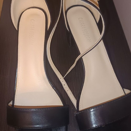 Black sandal like new with ankle strap and 6 cm heel
