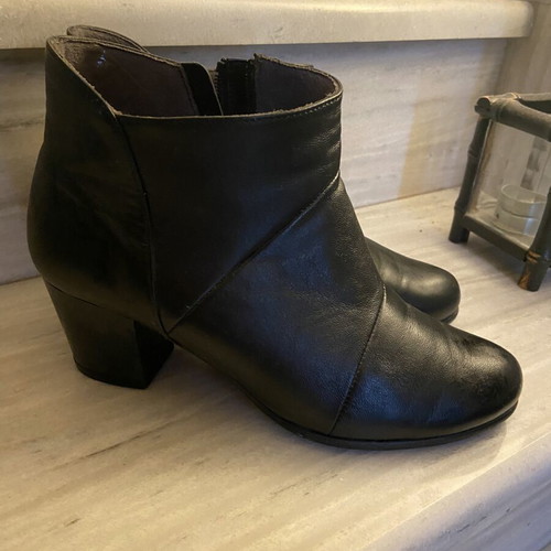 Leather ankle boots A.L.E. like new, black, size 41