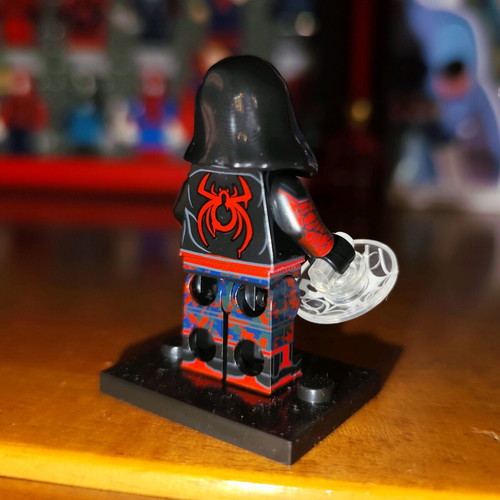 Spider-Man Miles Morales (The End Suit) σαν καινούργιο με βάση και ιστό