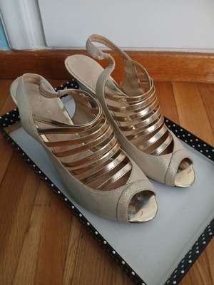 Spike gold pumps size 38 like new